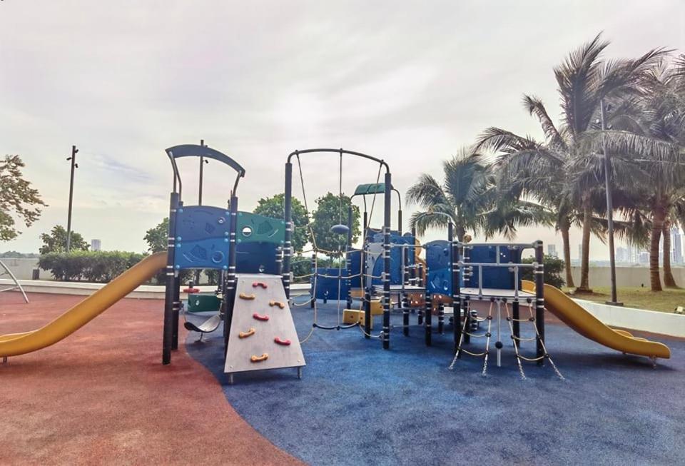 1519 Almas Suites Seaview Sunrise Netflix By Stay Nusajaya  Exterior photo